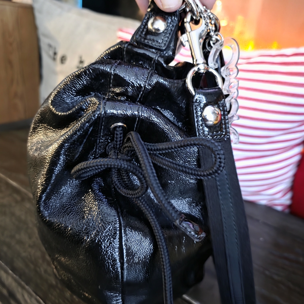 Coach Poppy Jazzy Hobo Bag. 2-way bag made of glossy black patent Leather. - Picture 5 of 11